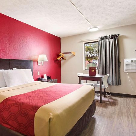 Red Lion Inn & Suites Olathe Kansas City Exterior photo