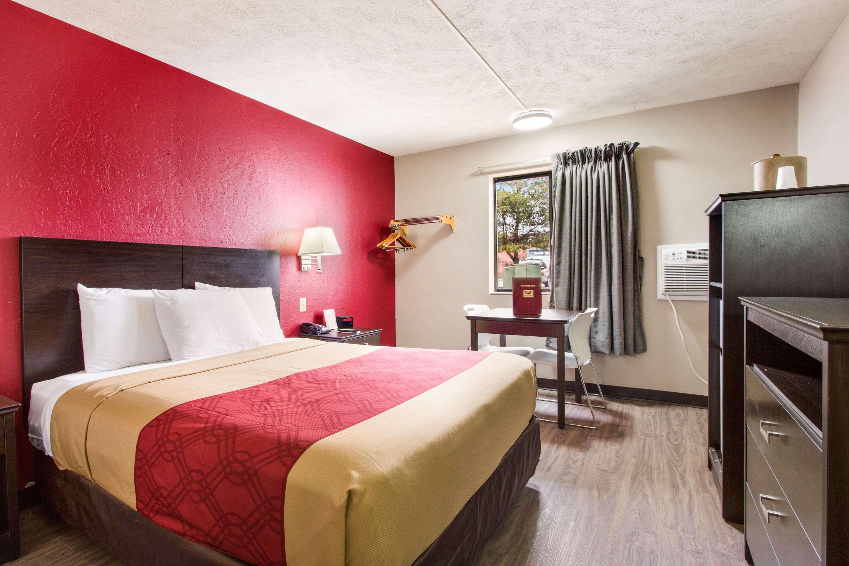 Red Lion Inn & Suites Olathe Kansas City Exterior photo
