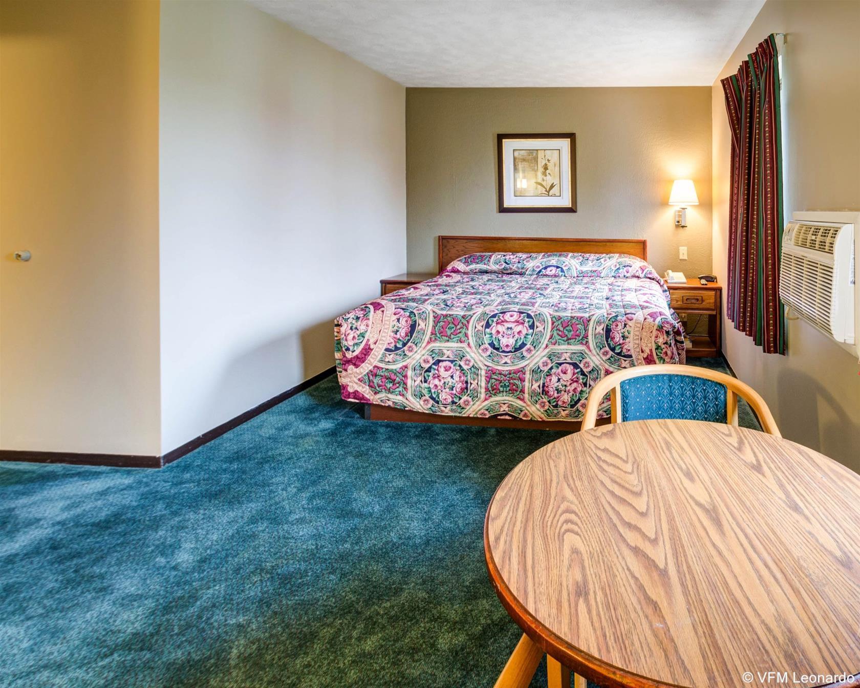 Red Lion Inn & Suites Olathe Kansas City Exterior photo