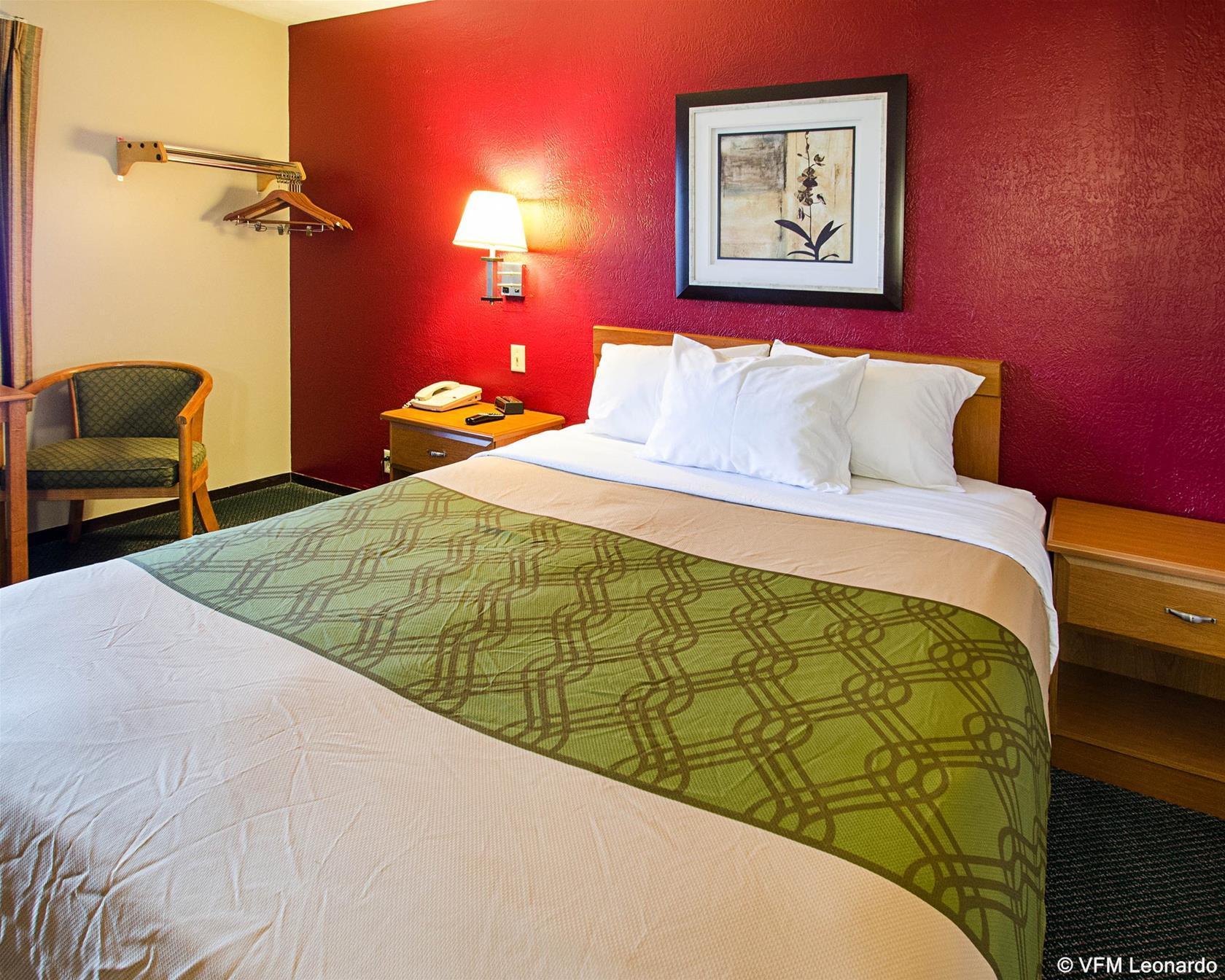 Red Lion Inn & Suites Olathe Kansas City Exterior photo