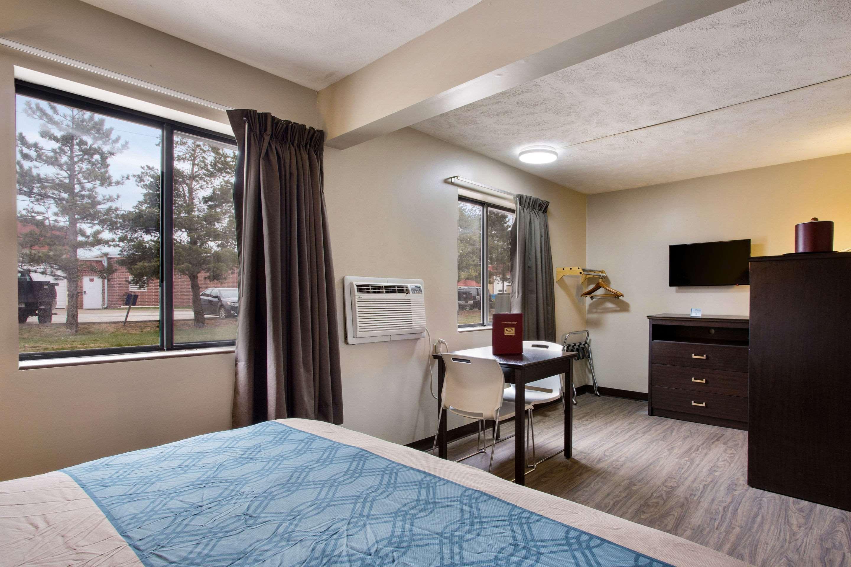 Red Lion Inn & Suites Olathe Kansas City Exterior photo
