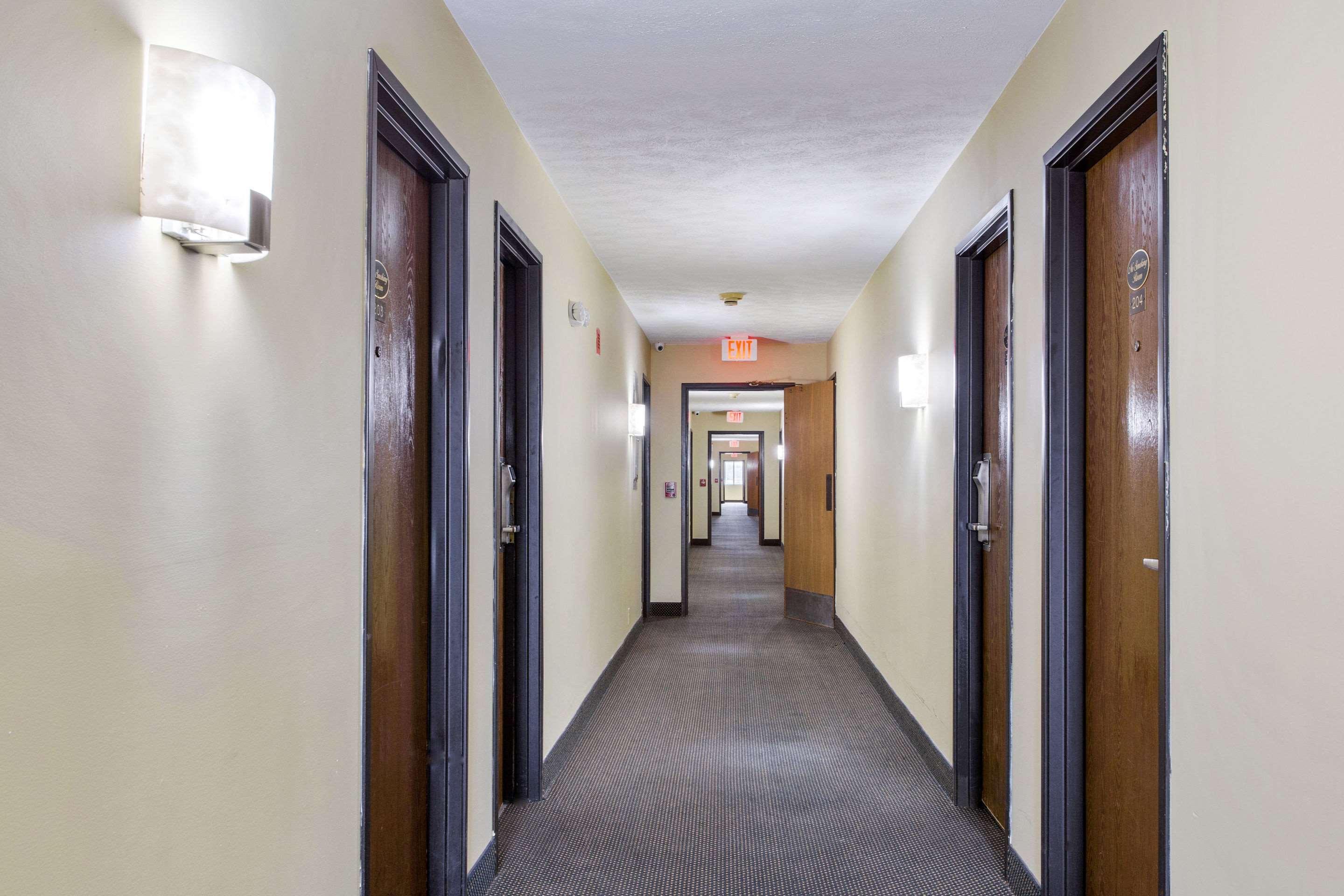 Red Lion Inn & Suites Olathe Kansas City Exterior photo