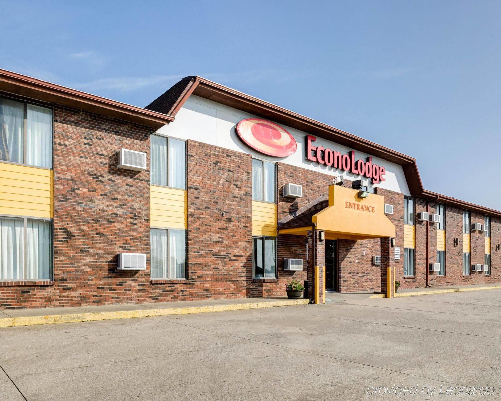 Red Lion Inn & Suites Olathe Kansas City Exterior photo